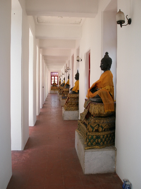hall of wat.JPG