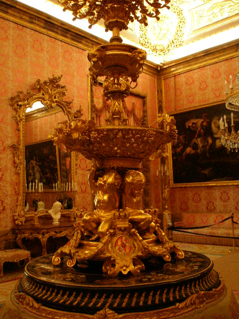 royal centerpiece.JPG