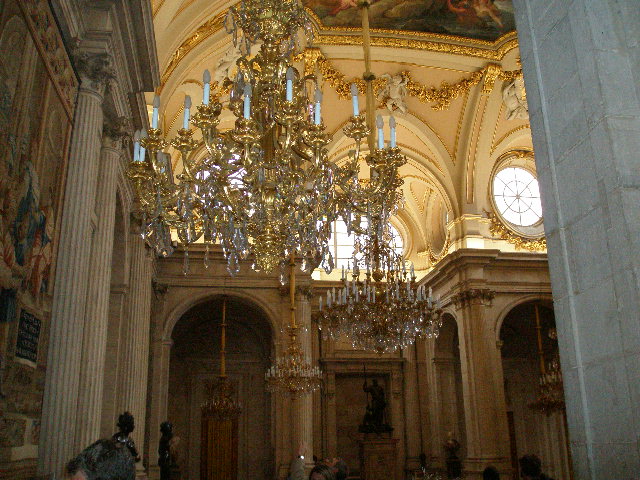 royal chandallier.JPG