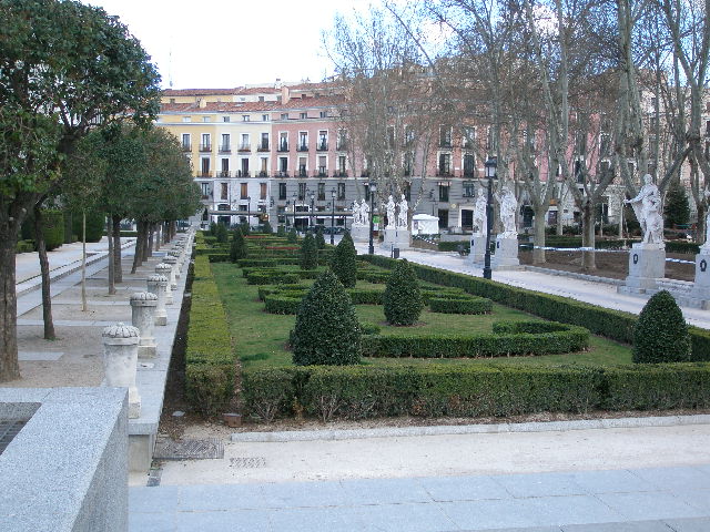 royal gardens.JPG